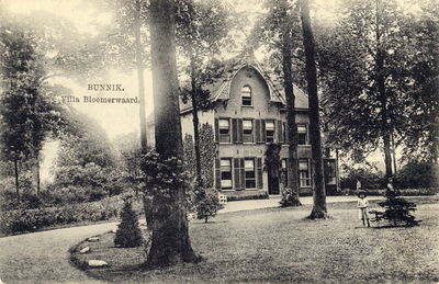 8892 Gezicht op de voorzijde van het huis Bloemerwaard te Bunnik.